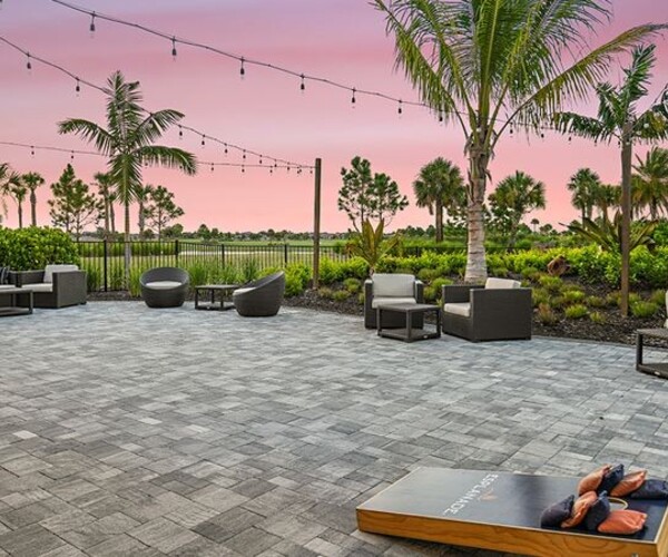 Esplanade at McKinnon Groves